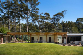 8 bedroom farmstead in Weatscheaf Daylesford